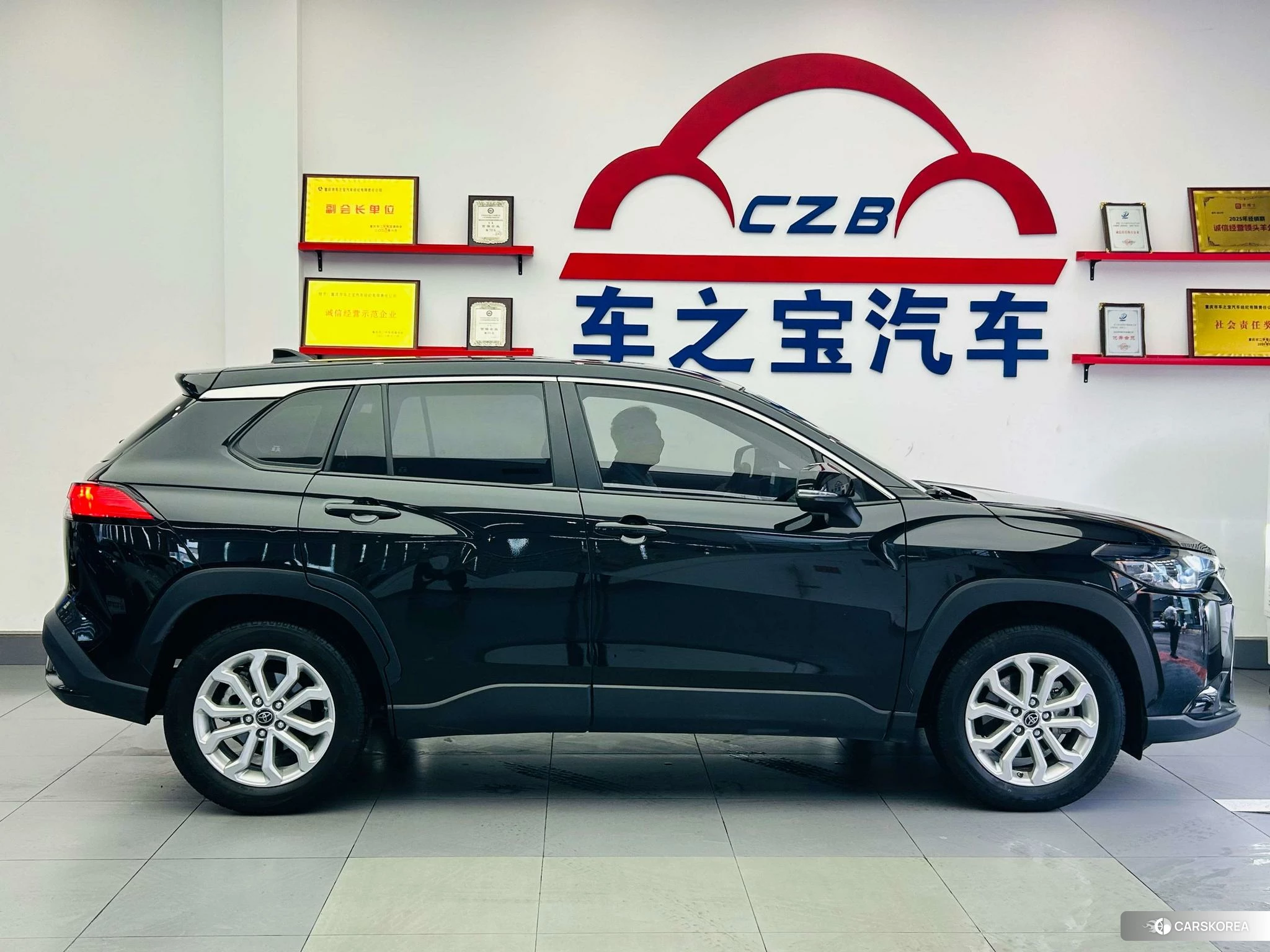 Toyota Frontlander 2023 Черный из Китая