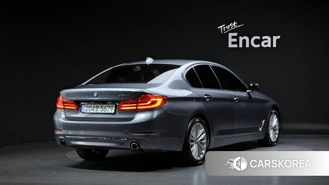 BMW 5 Series (G30) 2018 Серебристо-серый из Кореи