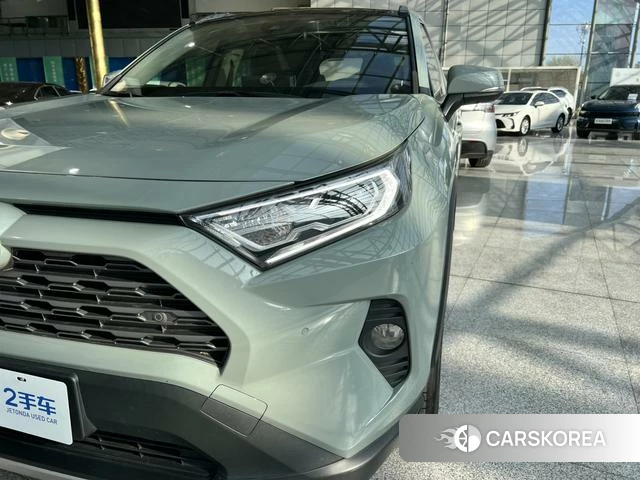 Toyota RAV4 2021 Зеленый из Китая