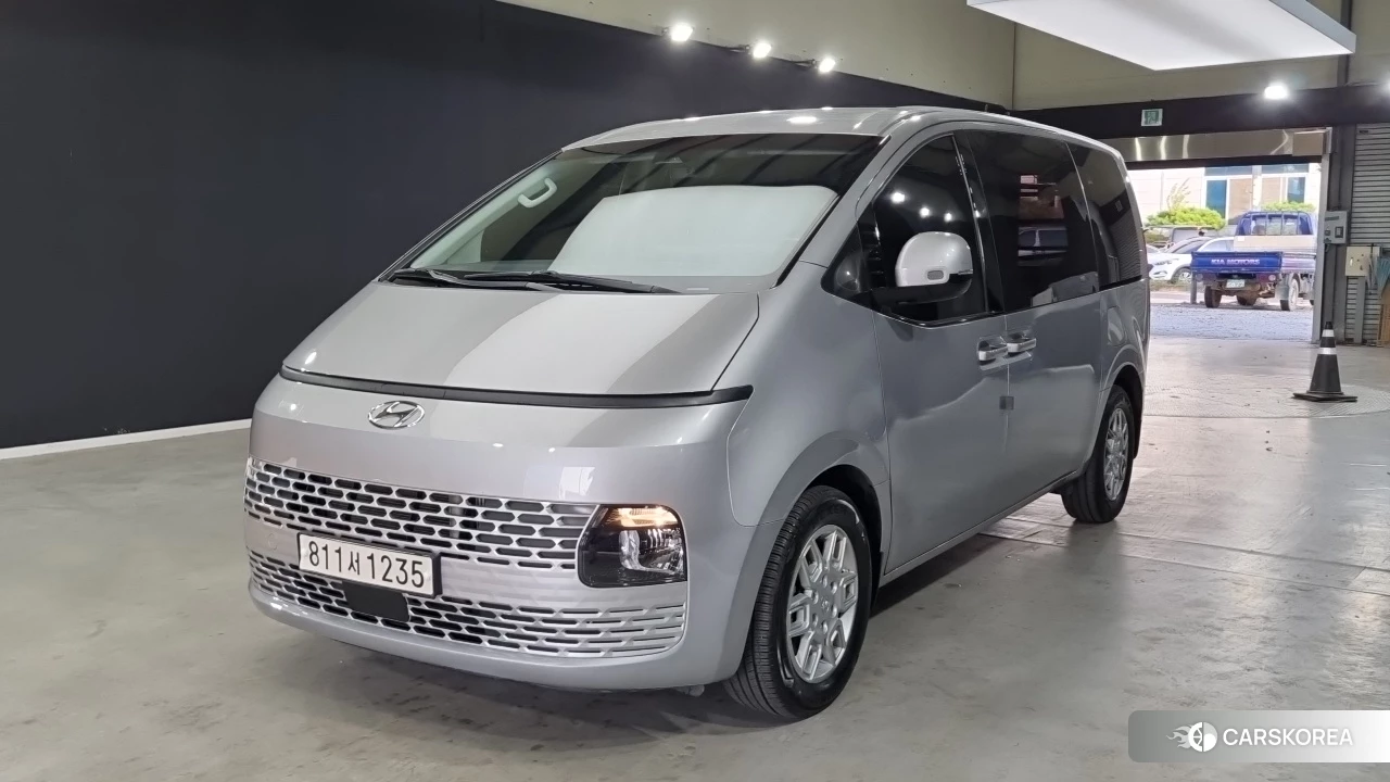 Hyundai Staria 2022 Серебристо-серый из Кореи