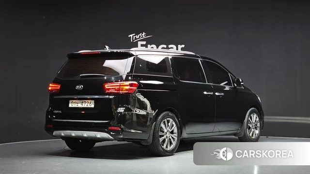 Kia The New Carnival 2018 Черный из Кореи