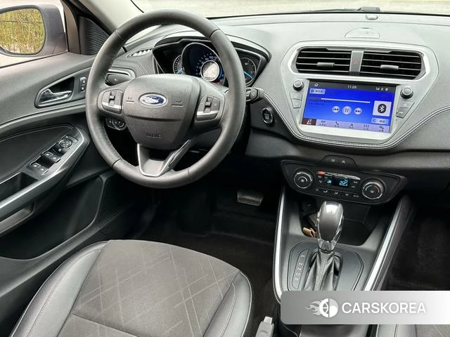 Ford Escort 2021 Белый из Китая