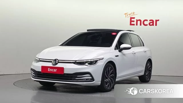 Volkswagen Golf 8th Generation 2023 Белый из Кореи