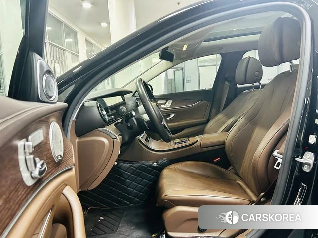 Mercedes-Benz E-Class 2023 Черный из Китая