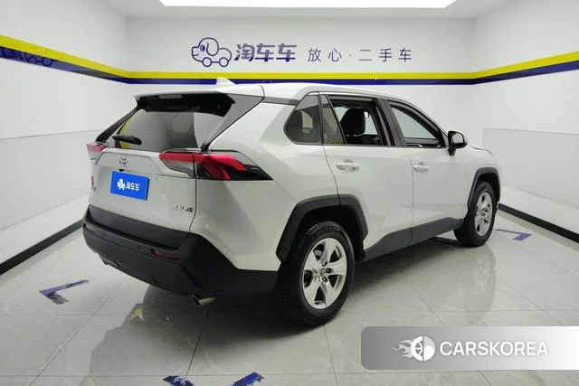 Toyota RAV4 2025 Белый из Китая