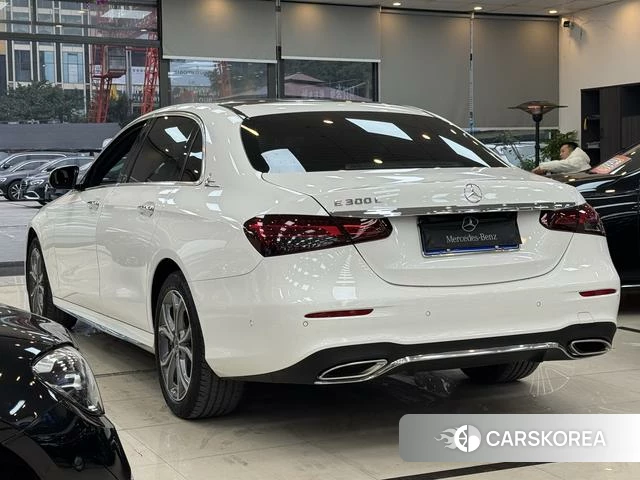 Mercedes-Benz E-Class 2021 Белый из Китая