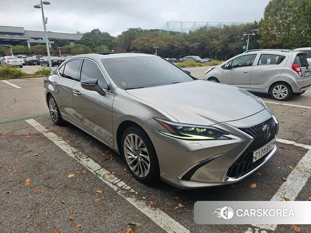 Lexus ES300h 7th generation 2024 Песочный из Кореи