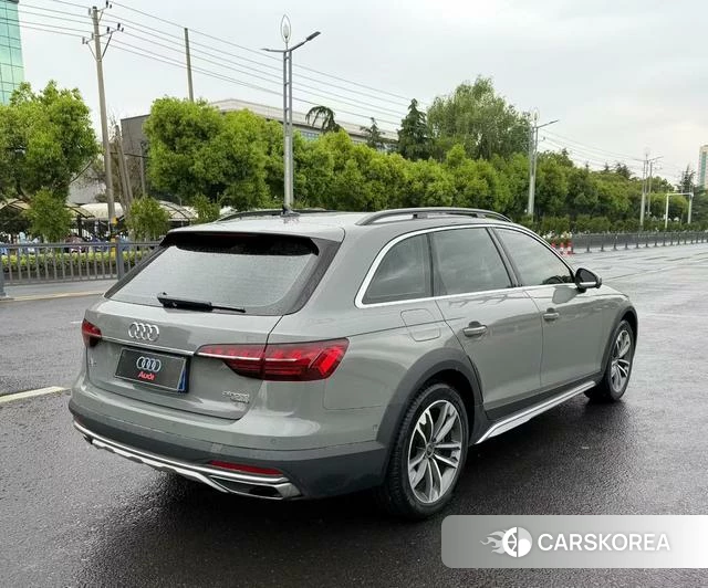 Audi A4L 2021 Темно-серый из Китая