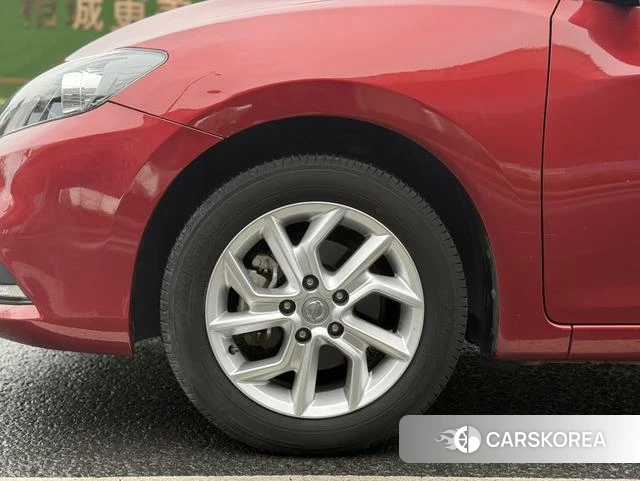 Nissan Tiida 2021 Красный из Китая