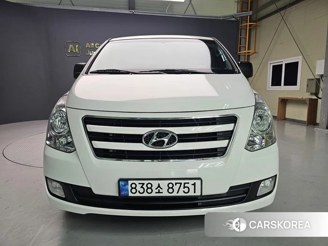 Hyundai Grand Starex 2018 Белый из Кореи