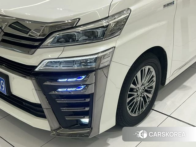 Toyota Vellfire 2021 Белый из Китая