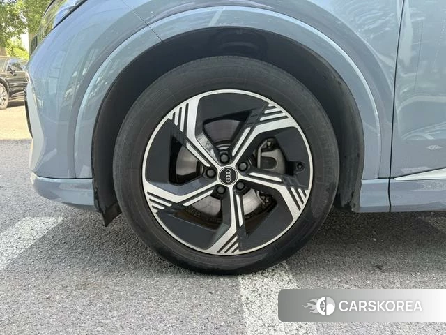 Audi Q4 2025 Синий из Китая