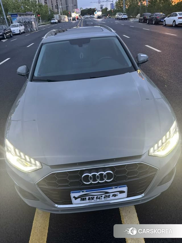 Audi A4L 2021 Темно-серый из Китая