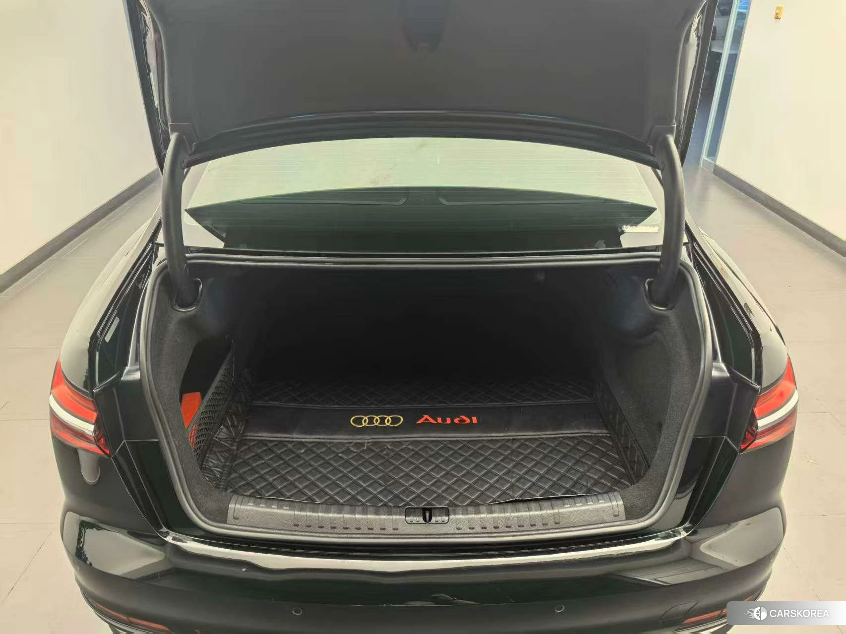 Audi A6L 2019 Черный из Китая