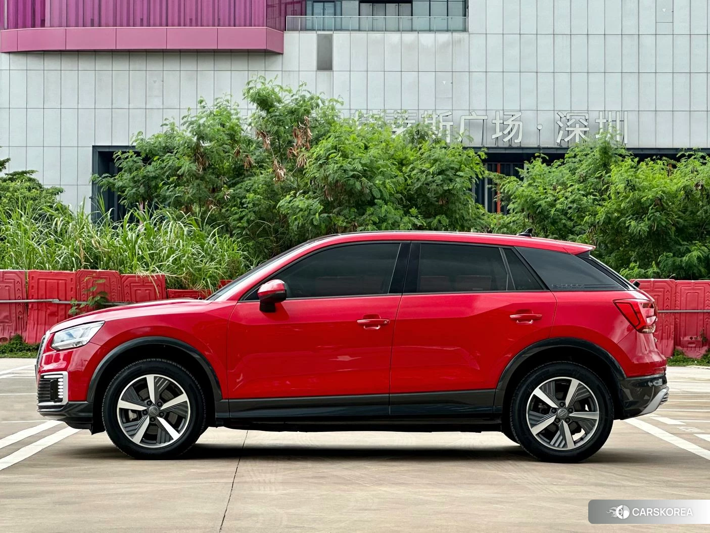 Audi Q2L 2019 Красный из Китая