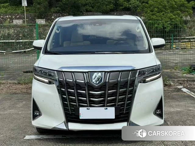 Toyota Alphard 2021 Белый из Китая