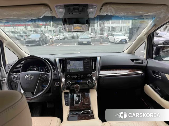 Toyota Alphard 2023 Белый из Китая