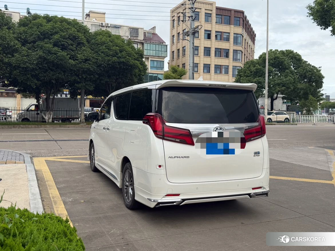 Toyota Alphard 2021 Белый из Китая