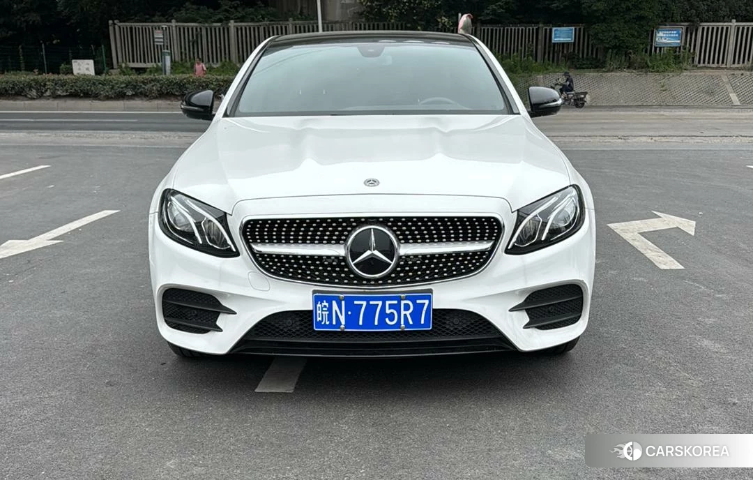 Mercedes-Benz E-Class 2019 Белый из Китая