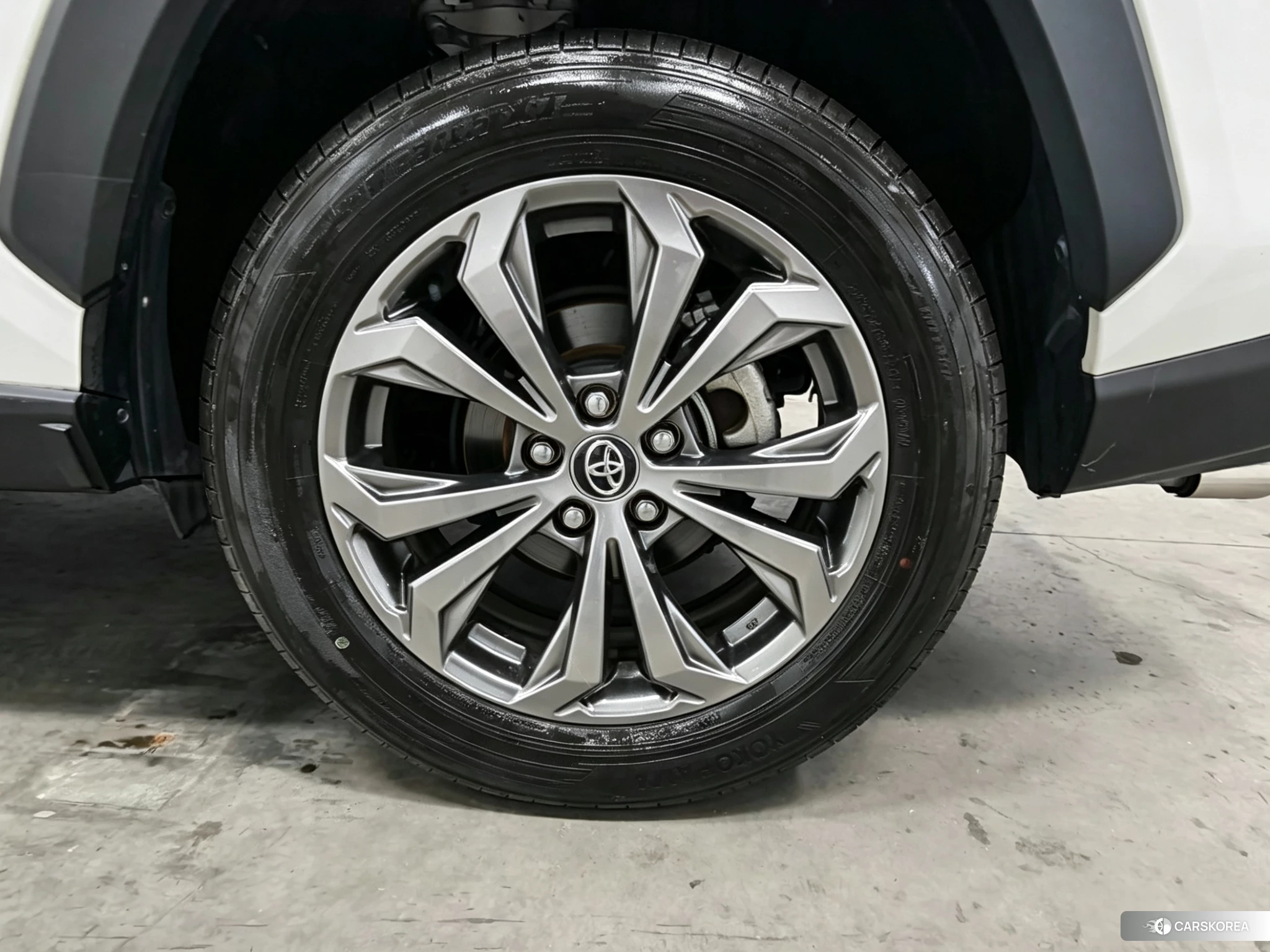 Toyota RAV4 2023 Белый из Китая