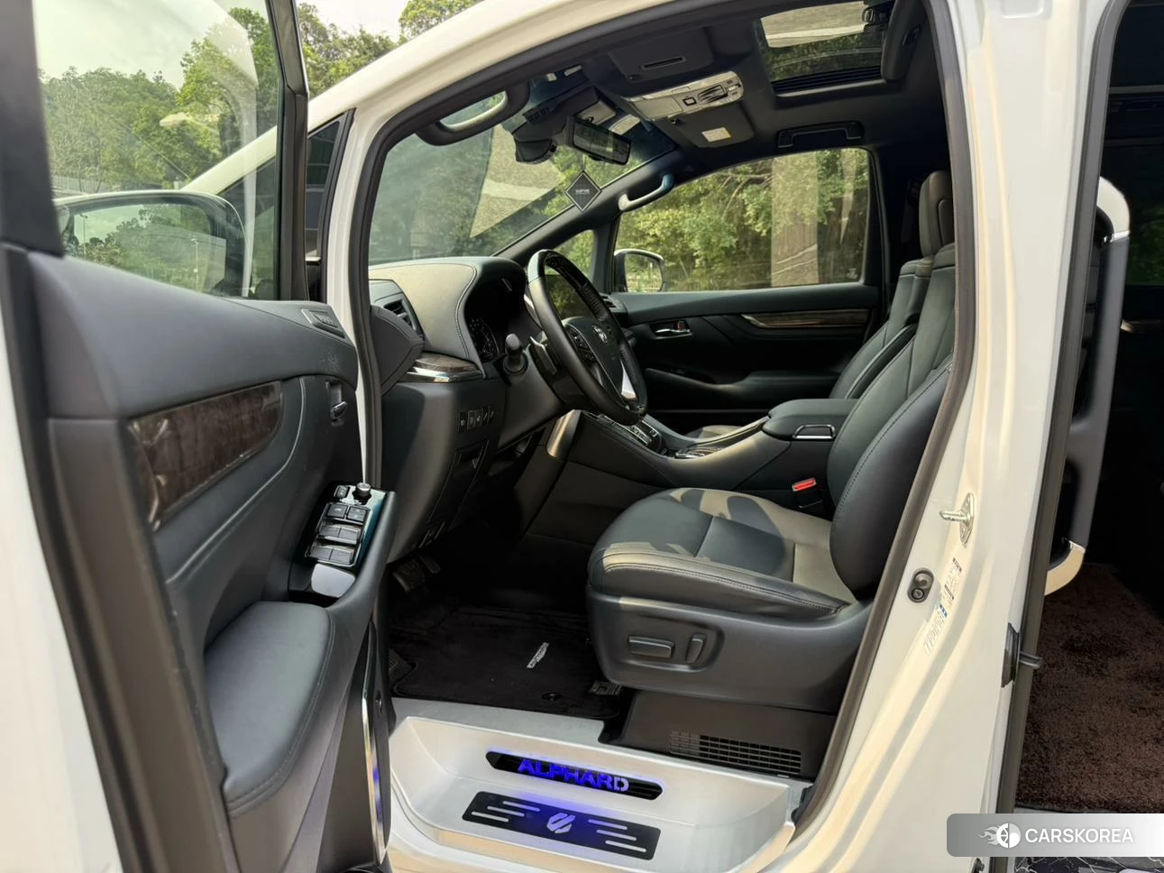 Toyota Alphard 2021 Белый из Китая