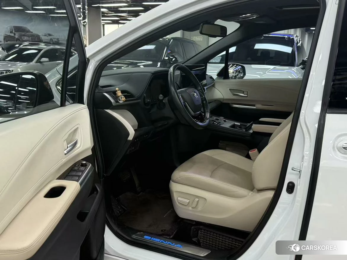 Toyota Sienna 2021 Белый из Китая
