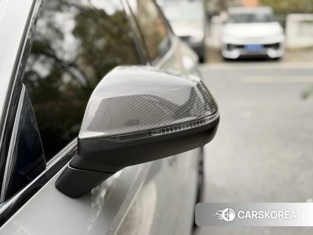 Audi Q5L 2021 Серебристо-серый из Китая