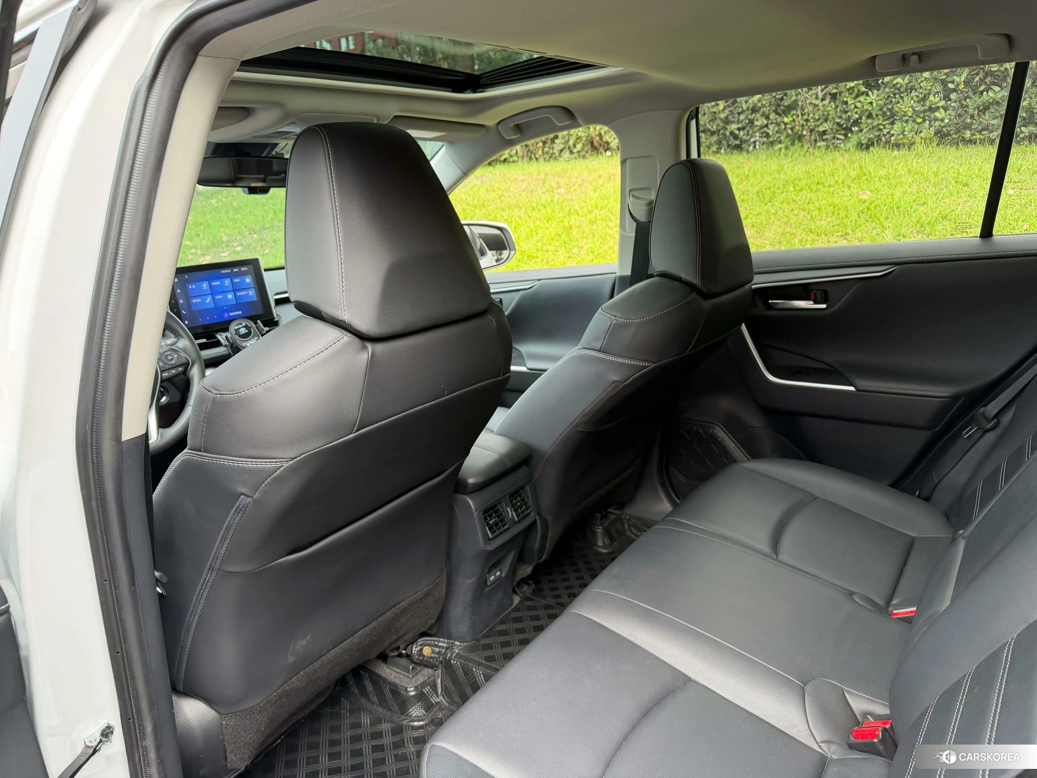 Toyota RAV4 2021 Белый из Китая