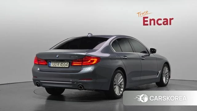 BMW 5 Series (G30) 2018 Светло-серебряный цвет из Кореи