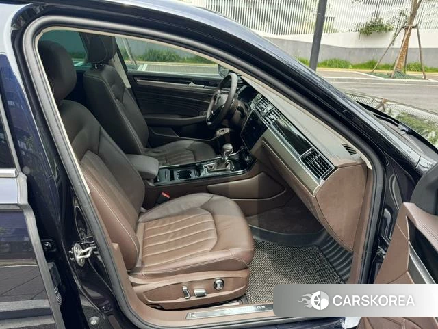 Volkswagen Phideon 2022 Синий из Китая