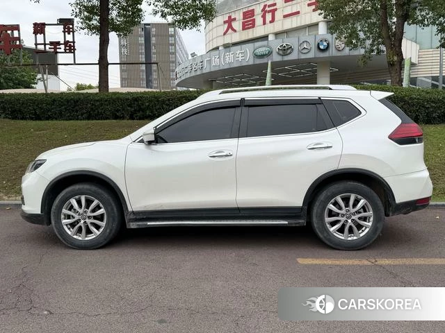 Nissan X-Trail 2023 Белый из Китая