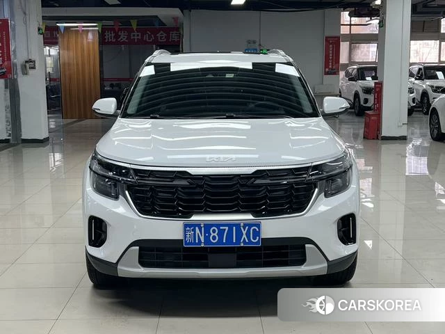 Kia Seltos 2023 Белый из Китая