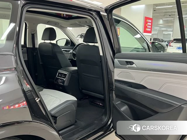 Volkswagen Tavendor 2024 Черный из Китая