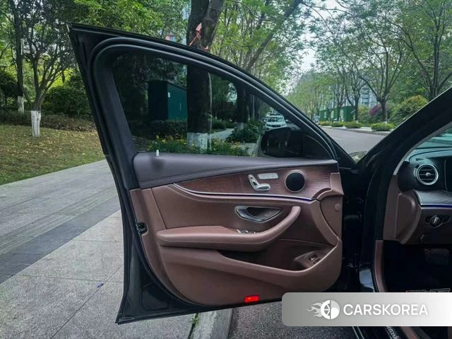 Mercedes-Benz E-Class 2022 Черный из Китая