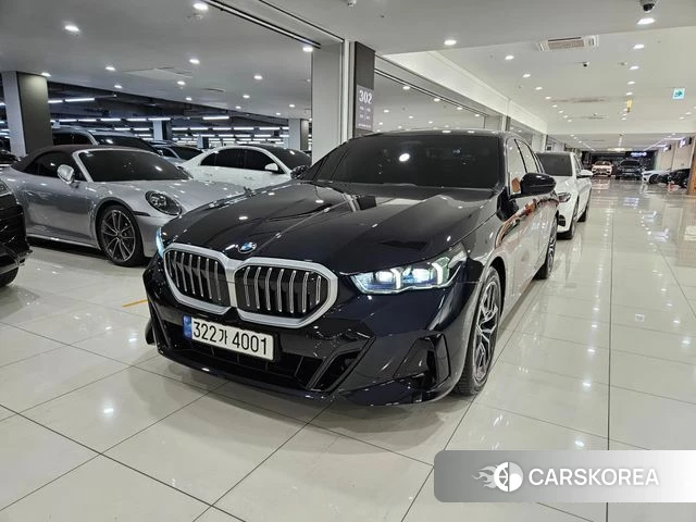 BMW 5 Series (G60) 2023 Черный из Кореи