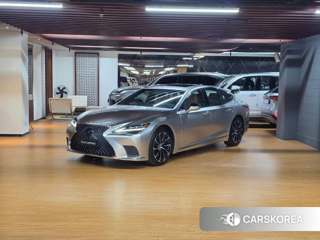 Lexus LS500h 5th generation 2022 Серебряный из Кореи