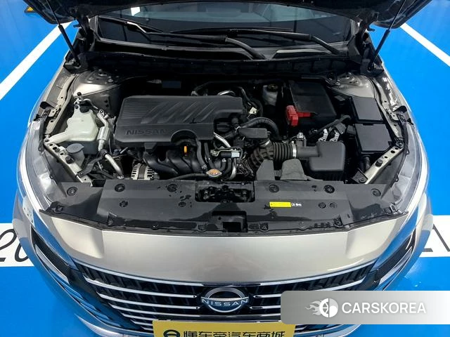 Nissan Altima 2024 Серебристо-серый из Китая