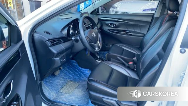Toyota Yaris L 2020 Белый из Китая