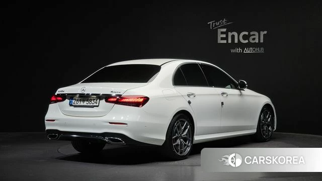 Mercedes-Benz E-Class W213 2022 Белый из Кореи