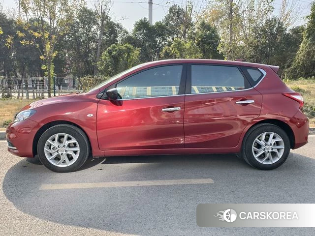Nissan Tiida 2025 Красный из Китая
