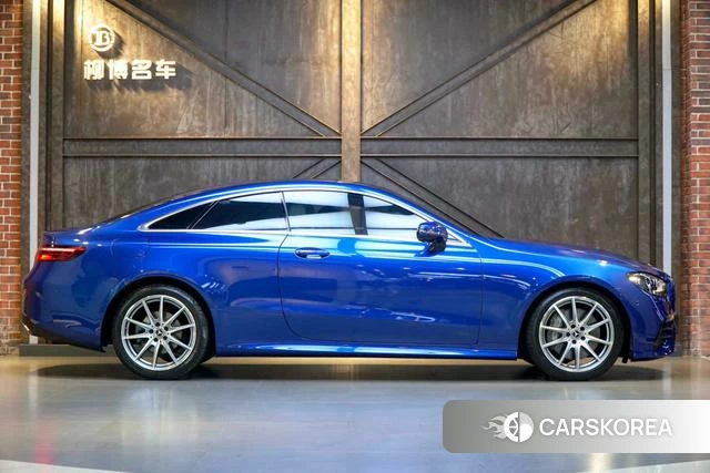 Mercedes-Benz E-Class 2022 Синий из Китая