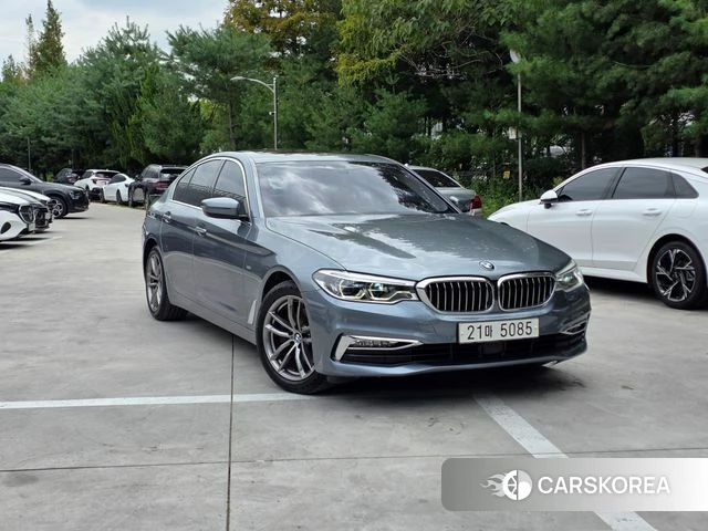 BMW 5 Series (G30) 2018 Небесно-голубой из Кореи