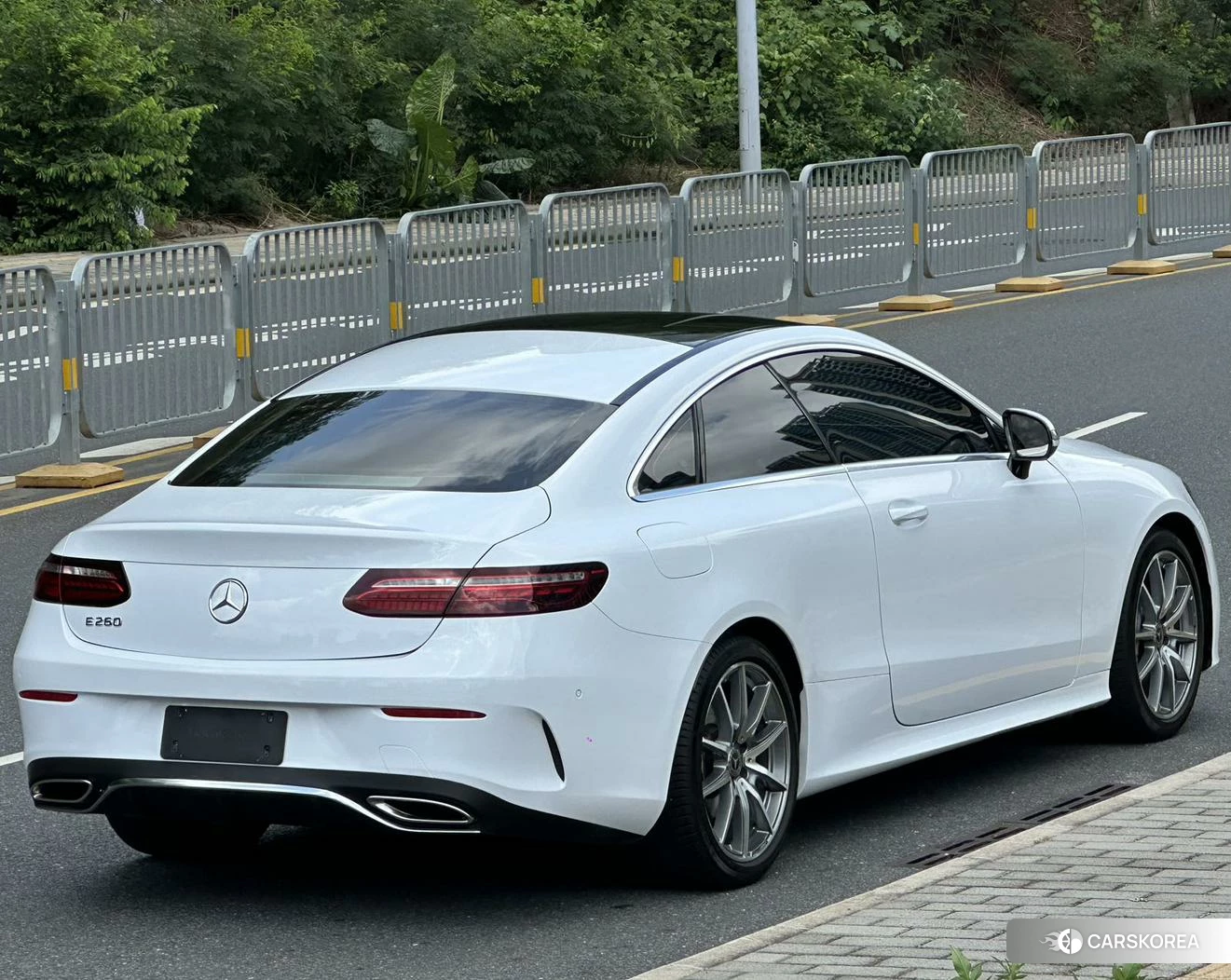 Mercedes-Benz E-Class 2021 Белый из Китая