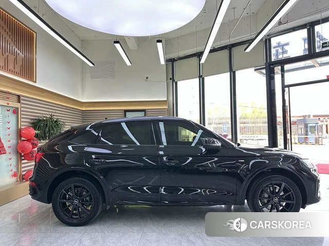 Audi Q5L 2022 Черный из Китая