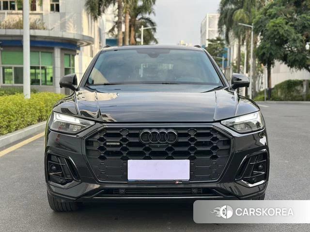 Audi Q5L 2022 Черный из Китая