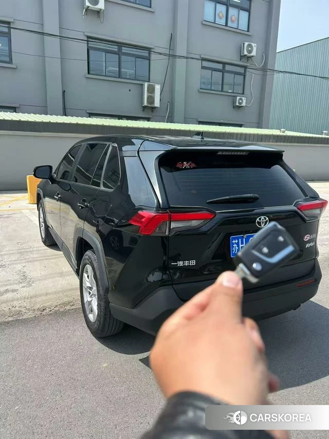 Toyota RAV4 2023 Черный из Китая