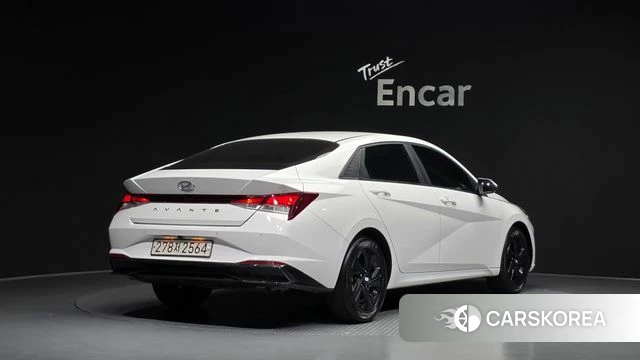 Hyundai Avante Hybrid (CN7) 2023 Белый из Кореи