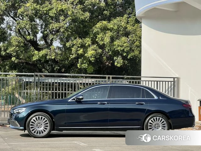 Mercedes-Benz E-Class 2023 Зеленый из Китая
