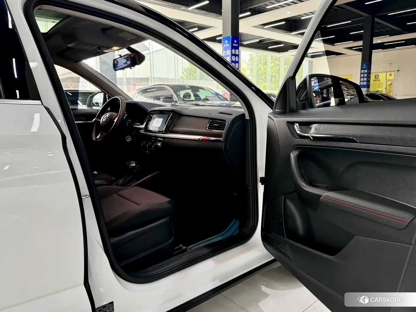 Skoda Kamiq 2023 Белый из Китая
