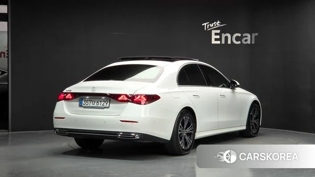 Mercedes-Benz E-Class W214 2025 Белый из Кореи